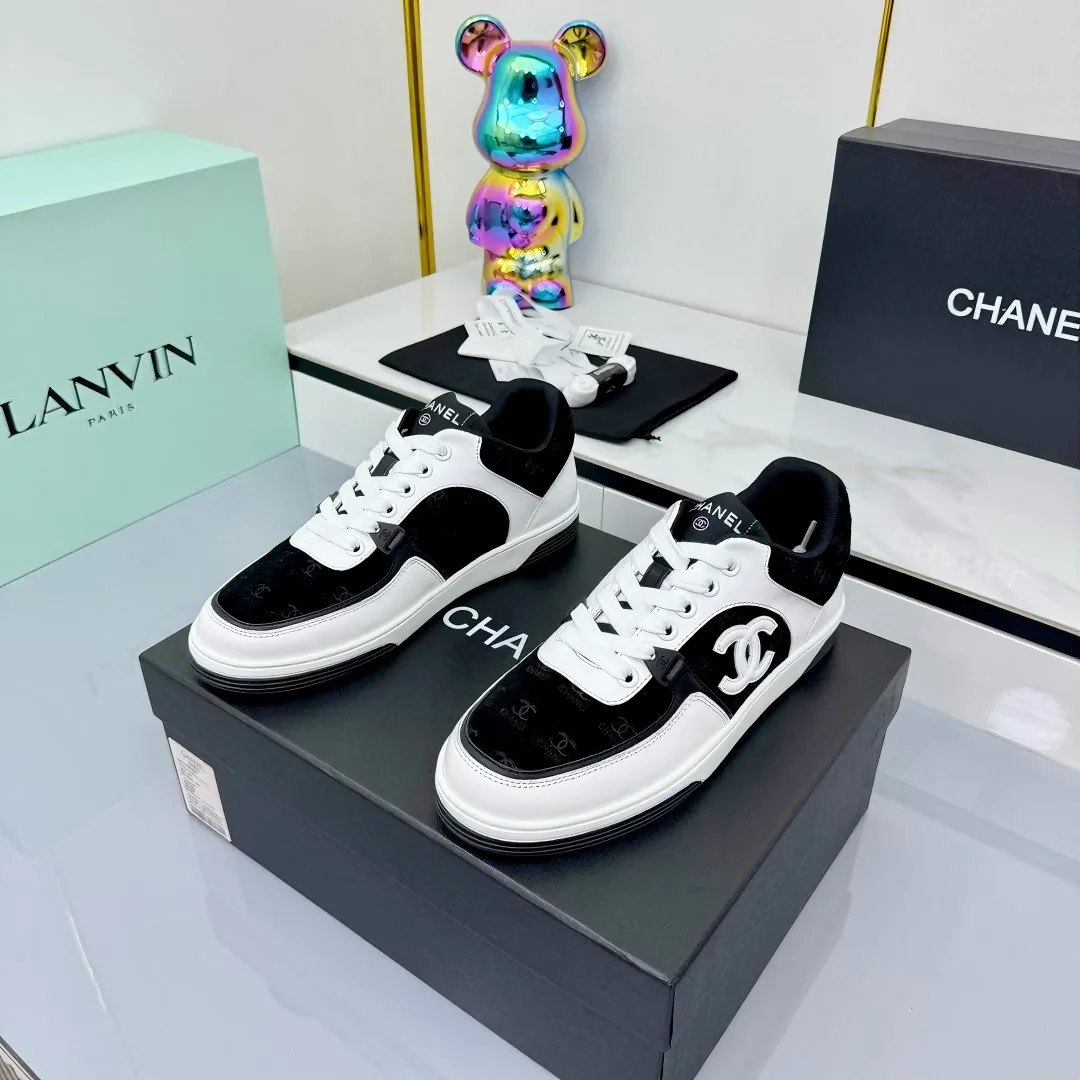 👟👟Ex-factory price 620👟👟High quality! ! ! CHANEL Chanel 25A latest thick-soled casual sports shoes. The counter is synchronized. The counter is very popular. It is a shoe that is very difficult to buy. The most popular thick-soled casual shoes on the Internet. As you can imagine, the most popular thick-soled casual shoes can not be missed. It has both good looks and comfort. Simple and versatile. The thick sole increases the height and is super versatile. Whoever wears it will look better. Upper: cowhide stitching. Lining: breathable mesh. Outsole: TPU original outsole. Size: 35-41 👉